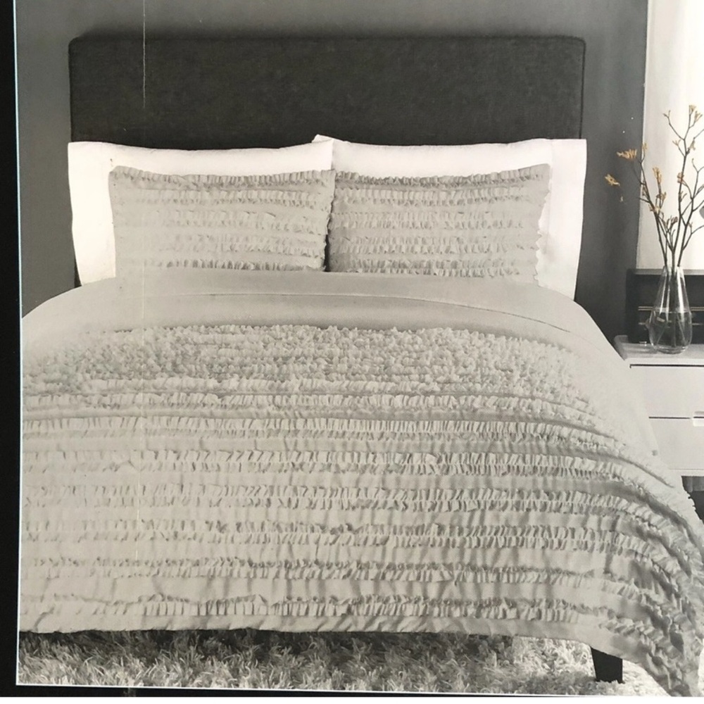 Cynthia Rowley Gray Ruffled Comforter Set Shabby Chic French Country